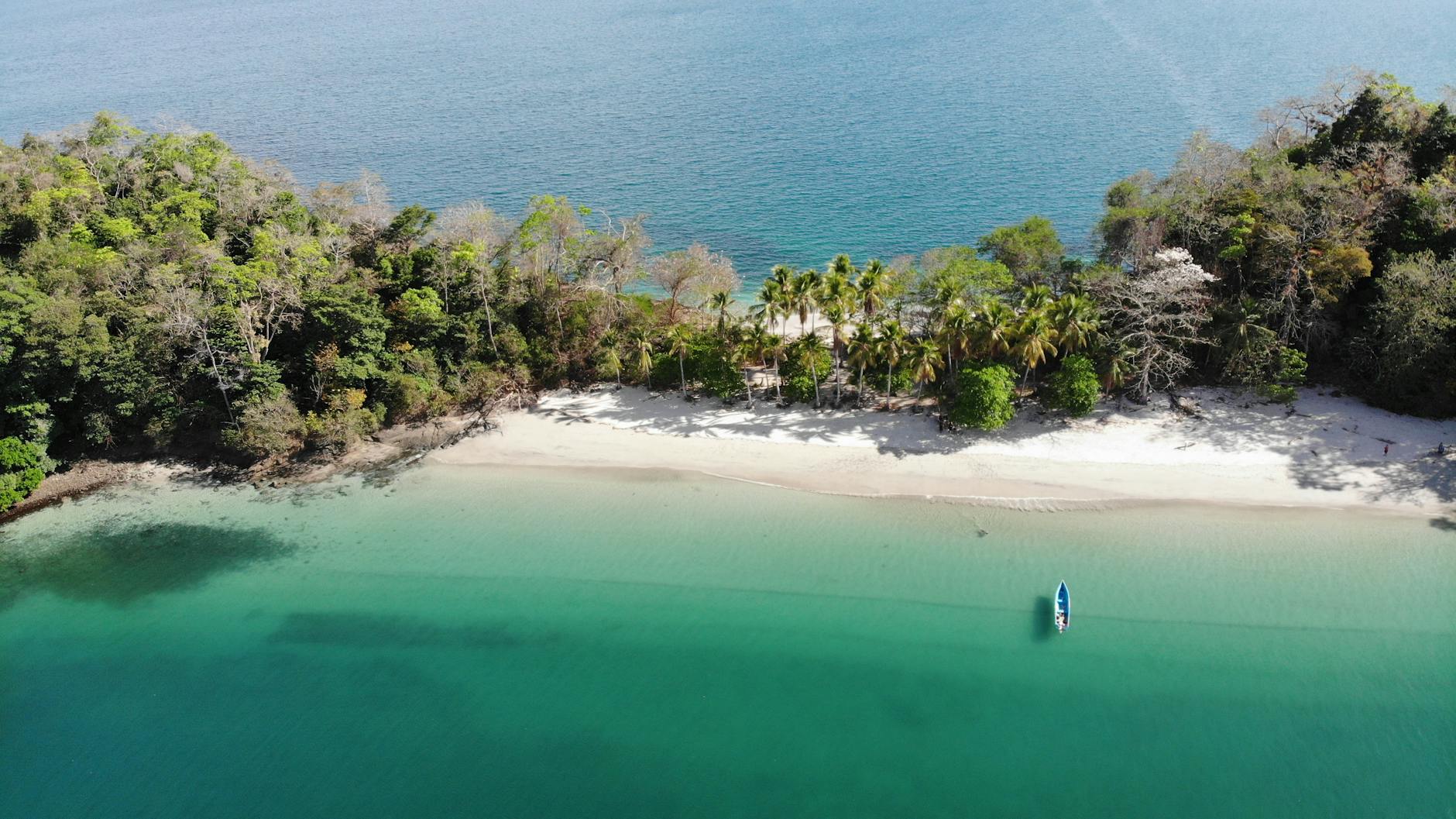 Aerial view of San Blas Islands with turquoise Caribbean waters and palm-fringed beaches, Panama