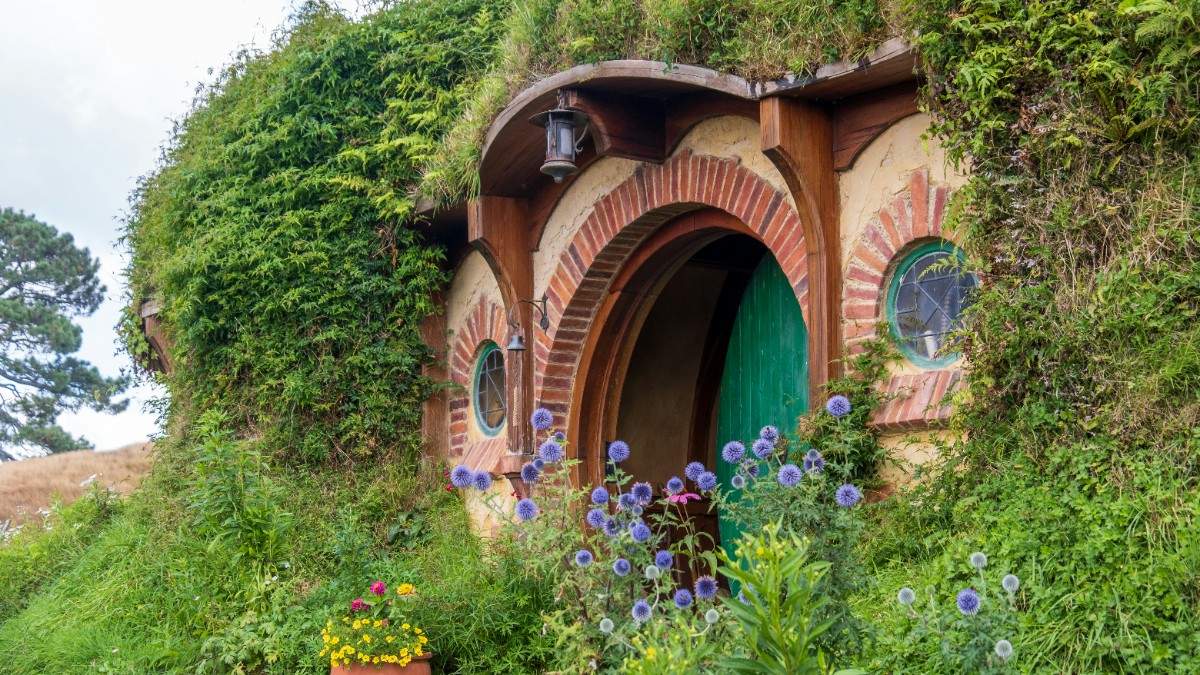 Hobbiton movie set in New Zealand representing 2026 set-jetting travel trend for Lord of the Rings fans.