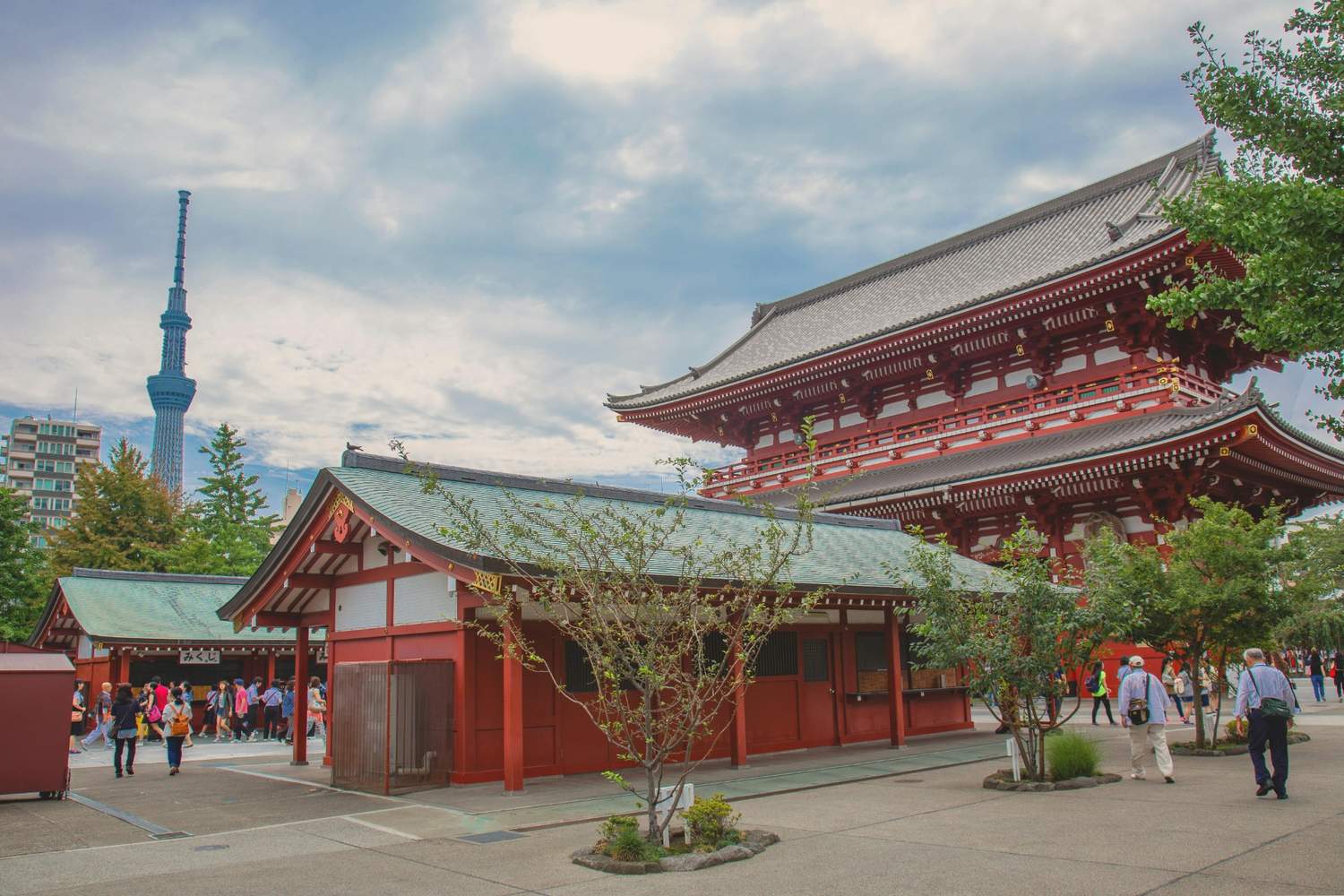 Metamong Ditto garden Tokyo Asakusa Senso-ji Temple during Golden Week holiday with crowds and lanterns